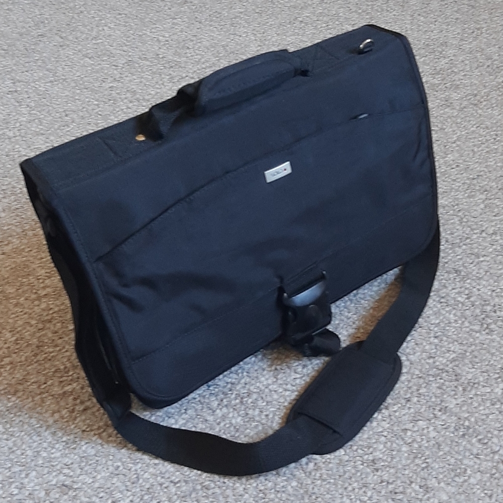 Solo Expandable Work Bag